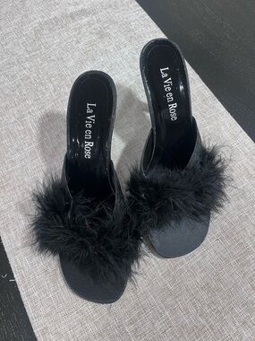 La Vie En Rose Black Feather Slide Heels